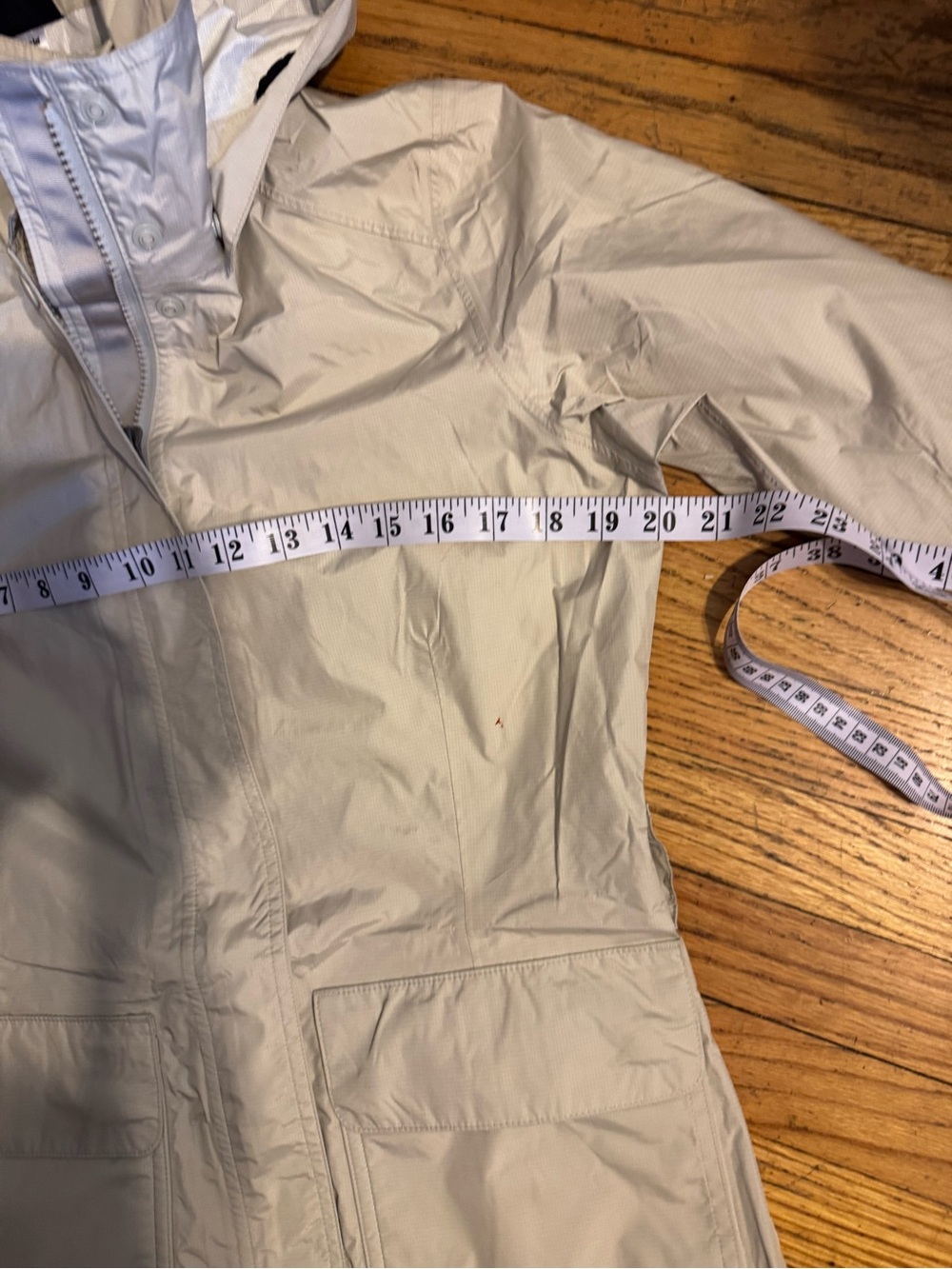 Patagonia Cream Hooded trench rain  Coat used once size S women - Picture 12 of 14